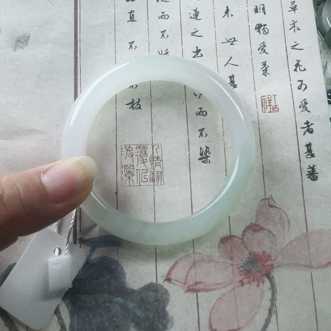 白***z石英质玉（金丝玉）手镯未镶嵌