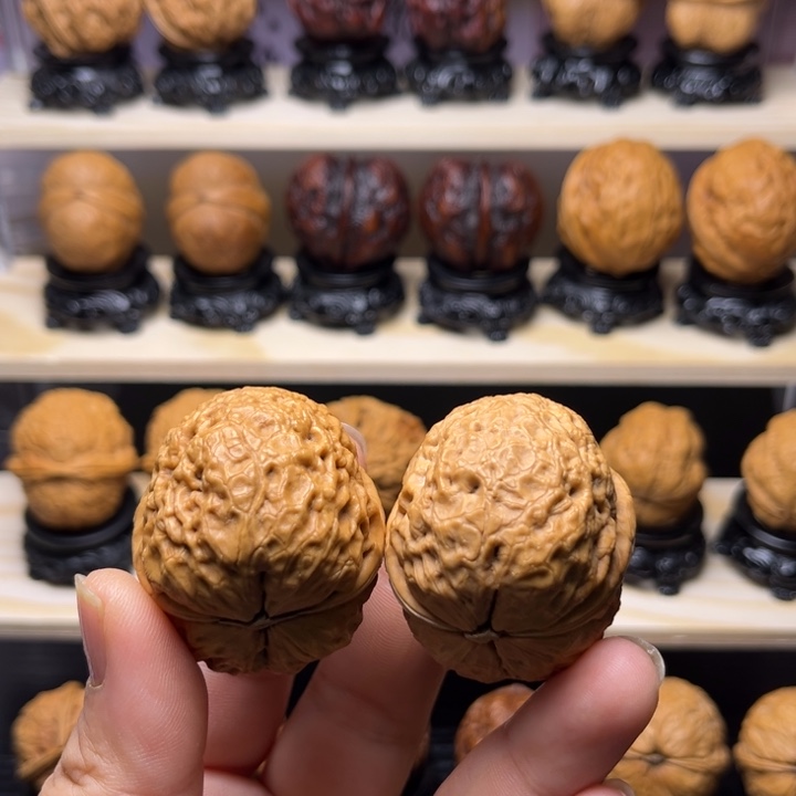 文玩核桃吊坠36w龙鳞铁狮子42尺