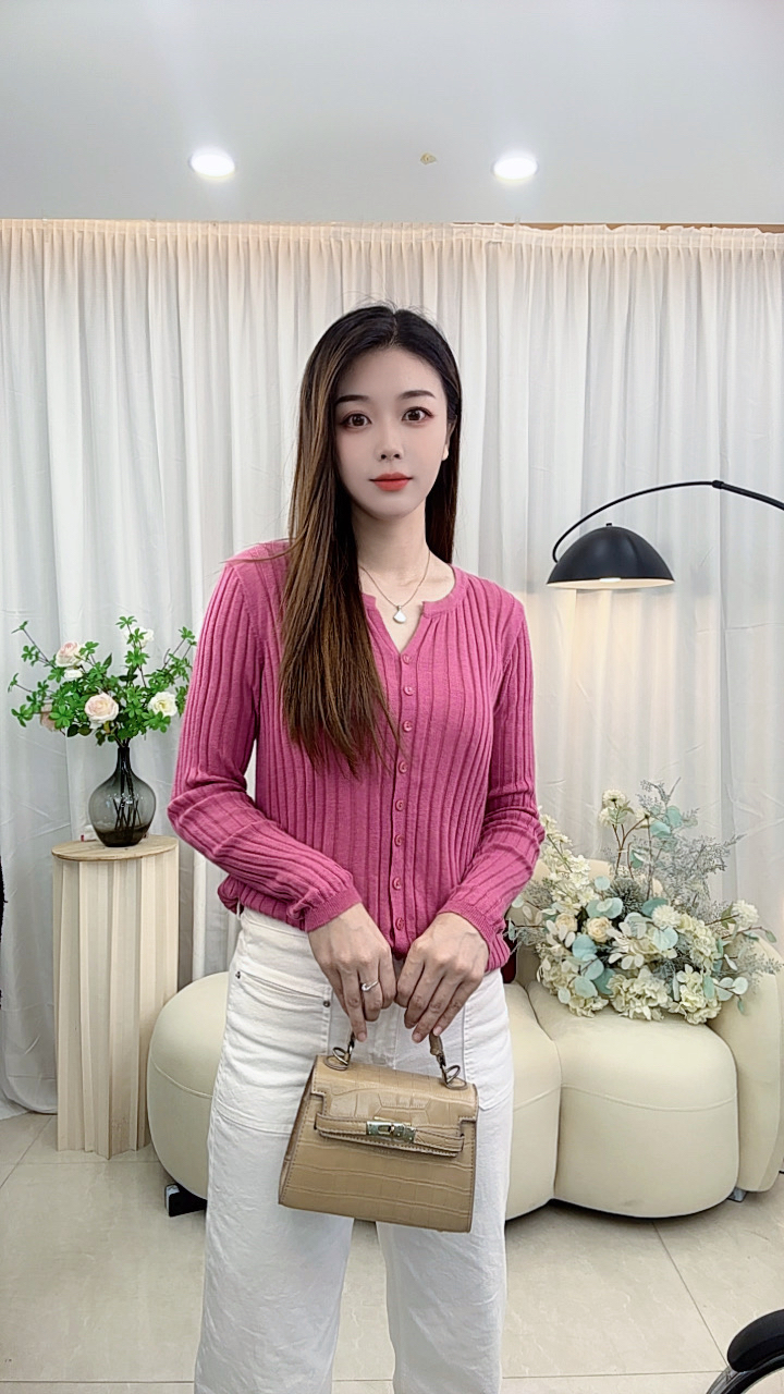 春秋爆款软糯糯开衫百搭款长袖坑条设计感针织羊毛开衫上衣显瘦