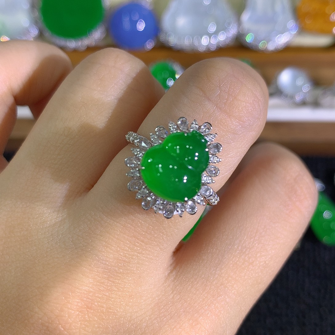 翡翠18K金镶嵌戒指葫芦