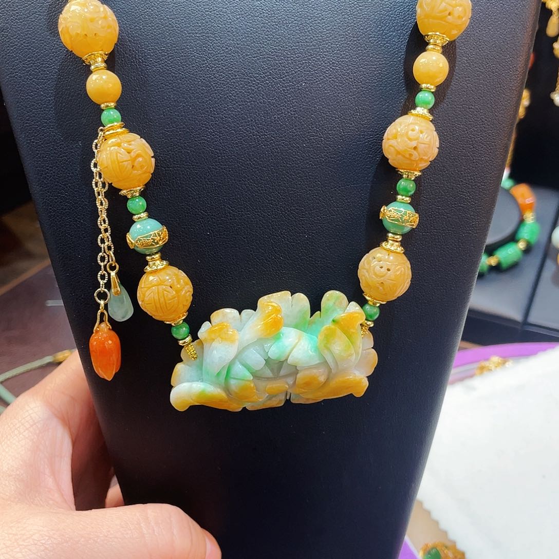 翡翠颈饰未镶嵌吊坠