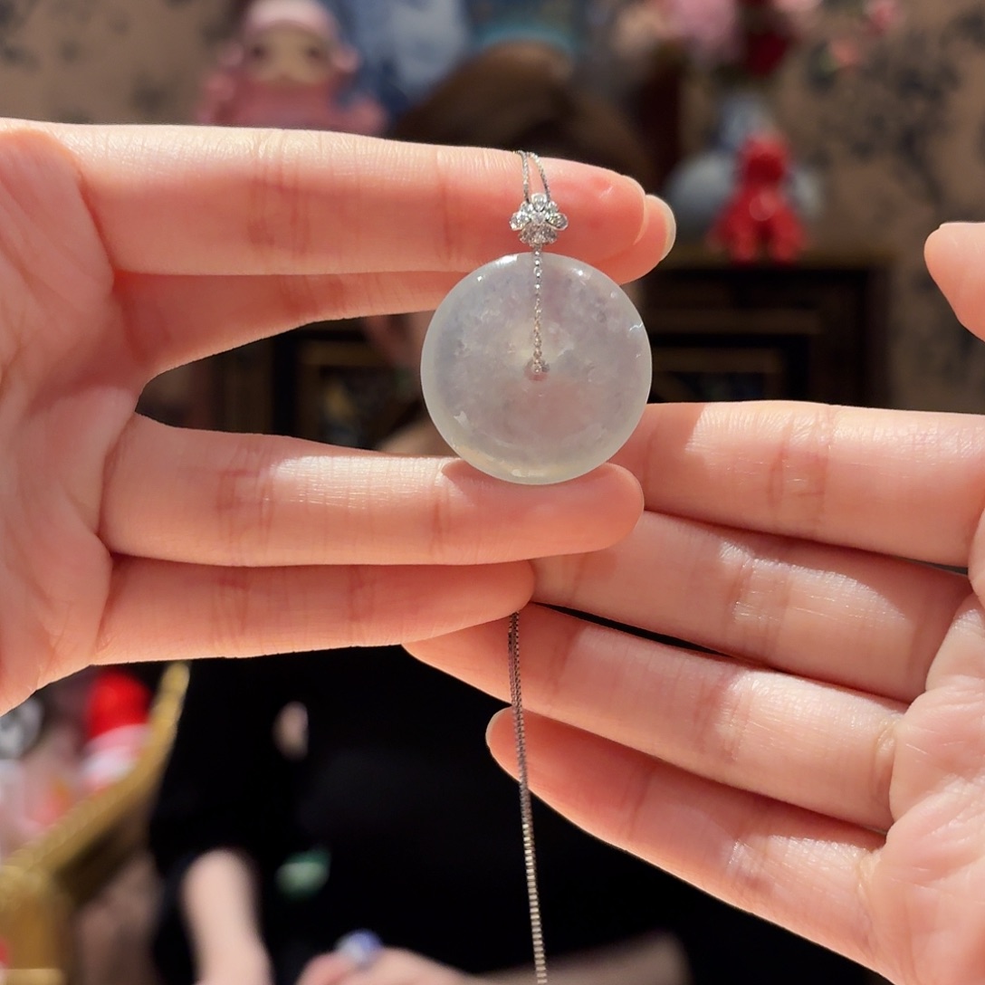 翡翠吊坠(赠链)18K金镶嵌