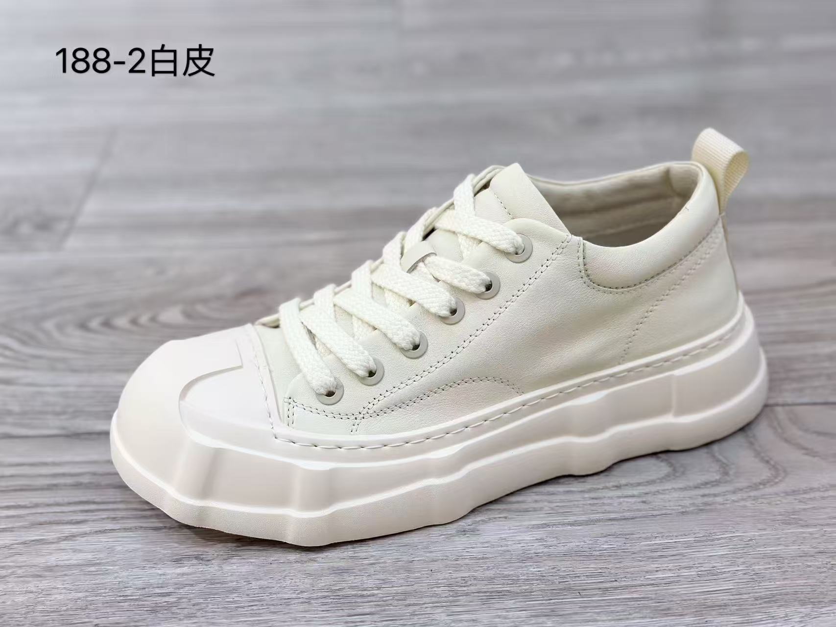 2025秋季时尚休闲板鞋YS188-2