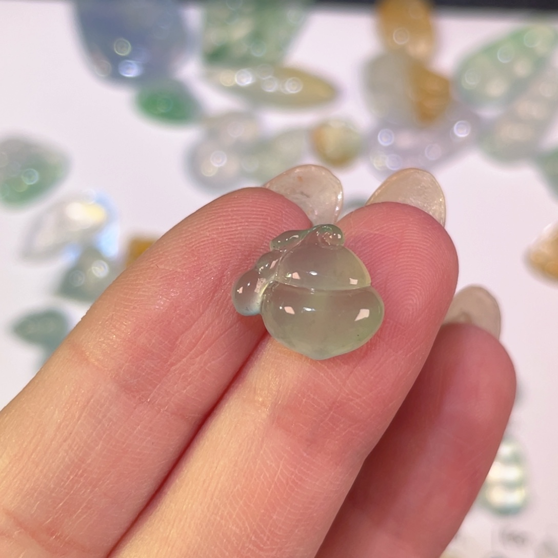 翡翠未镶嵌颈饰裸石