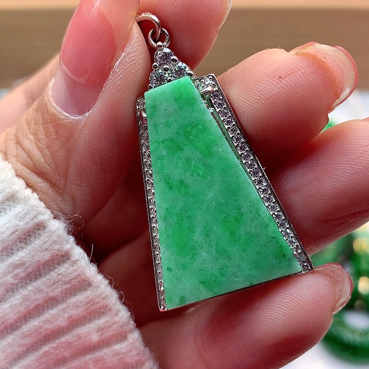 翡翠颈饰银S925镶嵌翡翠