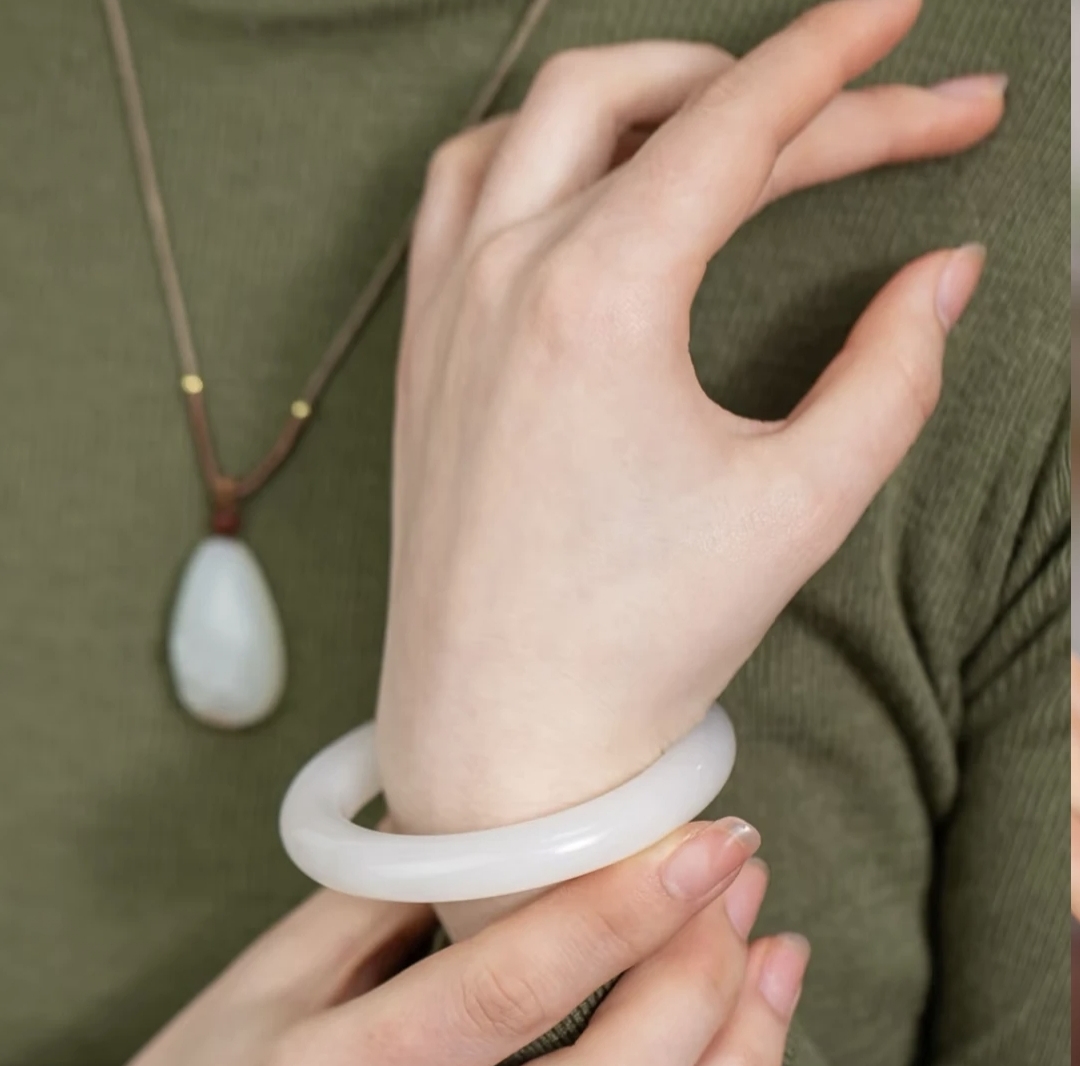 【新人福利】新疆和田玉蜂蜜水手镯美人条手镯圆条和田玉手镯