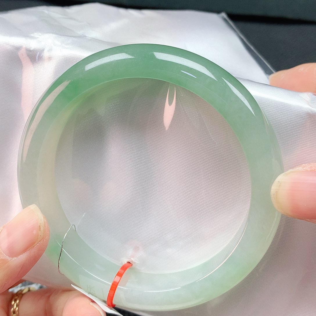 翡翠手镯未镶嵌62圈