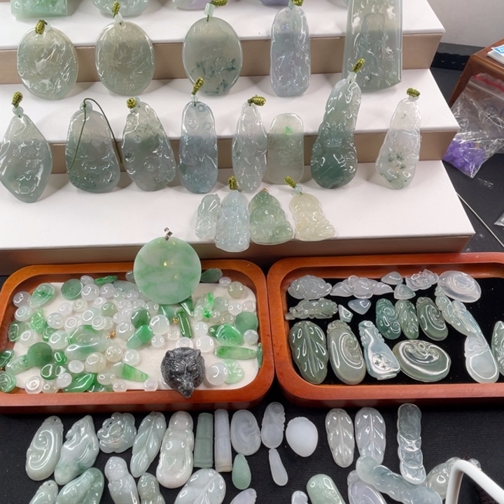 猫***鱼翡翠未镶嵌颈饰天然翡翠