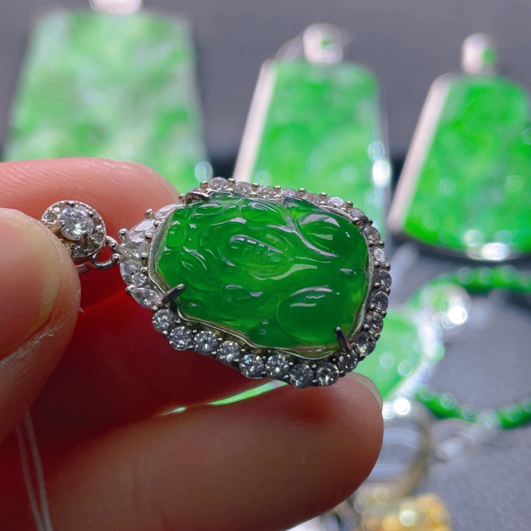 翡翠颈饰银S925镶嵌翡翠