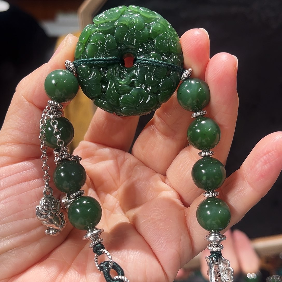 颈饰未镶嵌和田玉