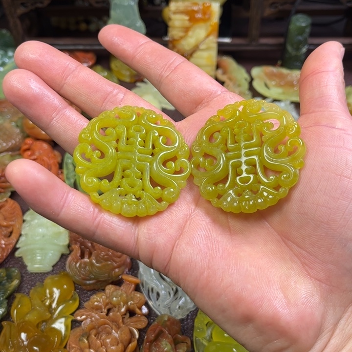 蛇纹石玉颈饰未镶嵌