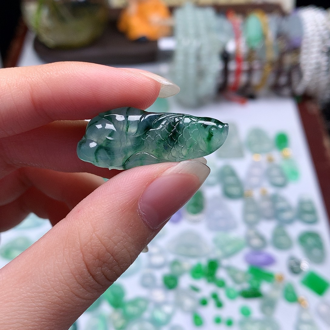 翡翠裸石缅甸天然A货翡翠冰种金鱼龙