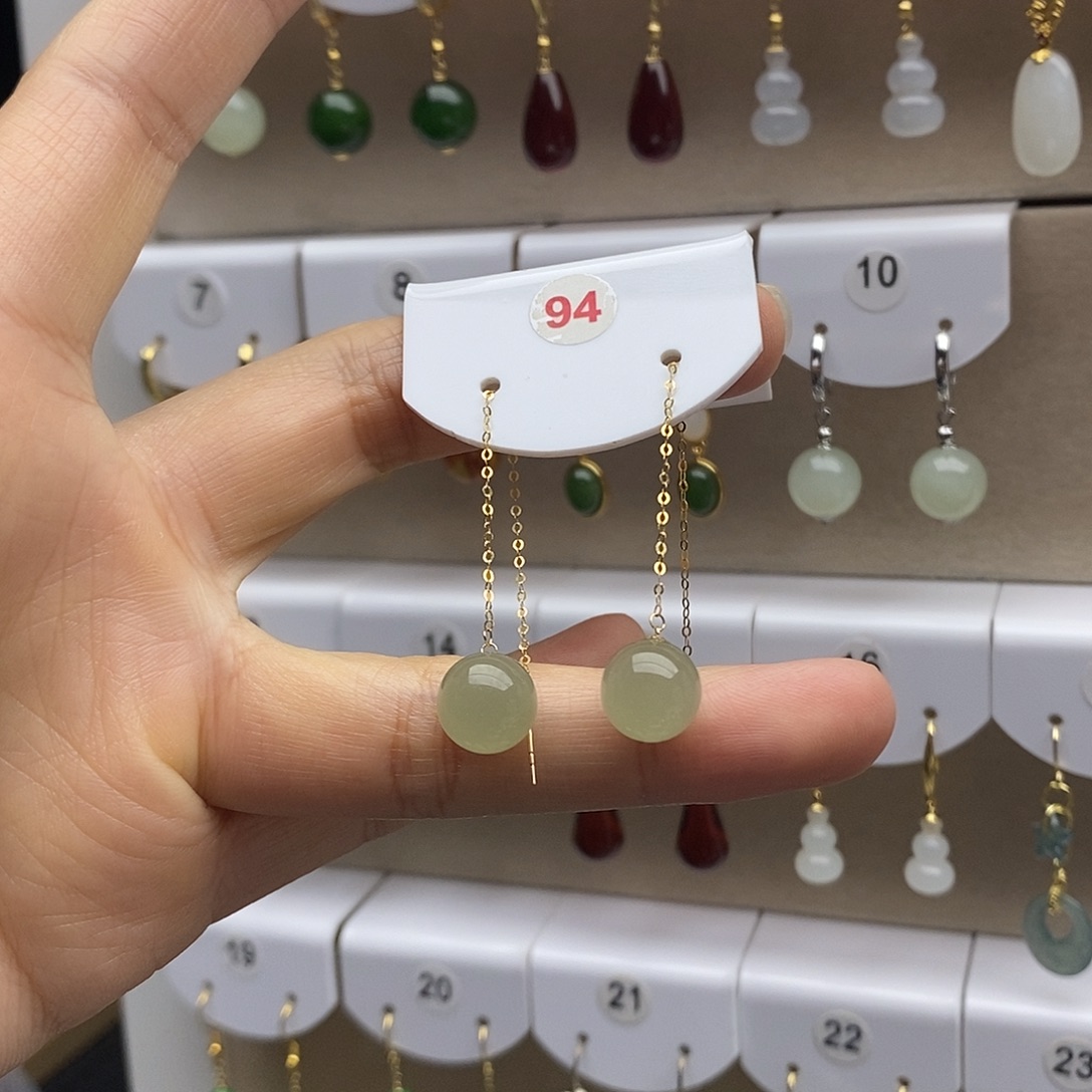 和田玉18K金镶嵌耳饰