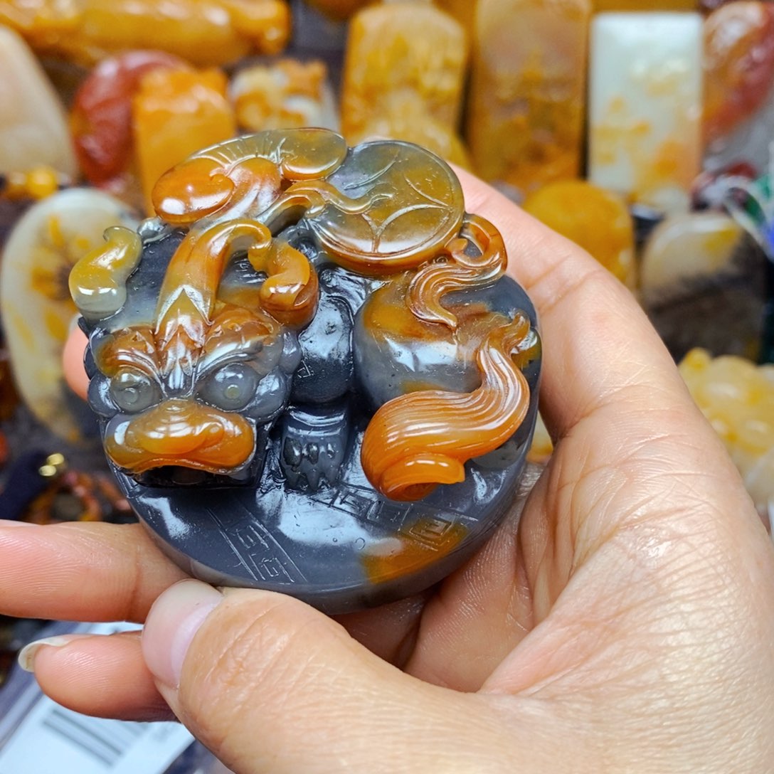 石英质玉（黄龙玉）颈饰未镶嵌