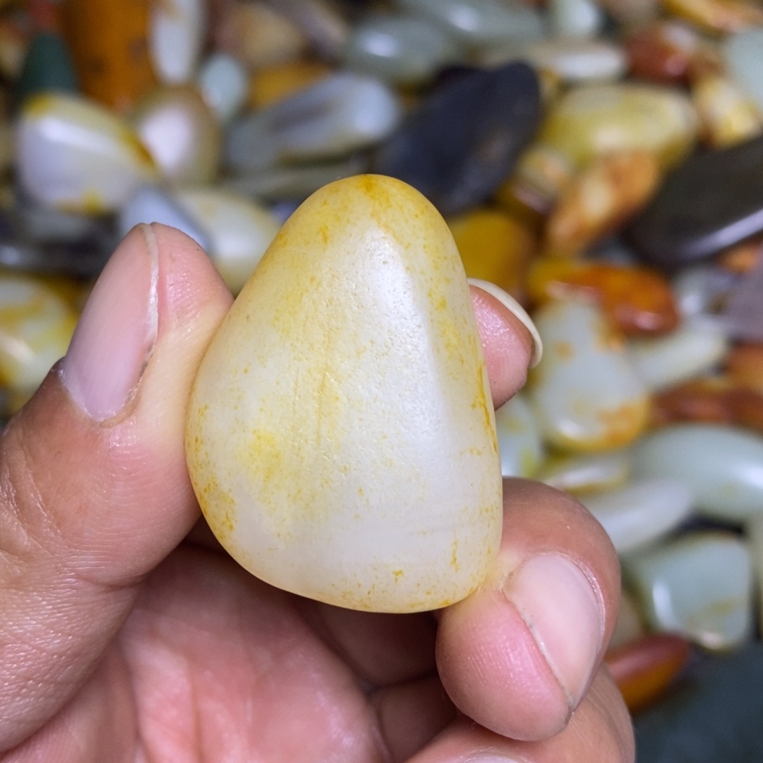 和田玉未镶嵌把件