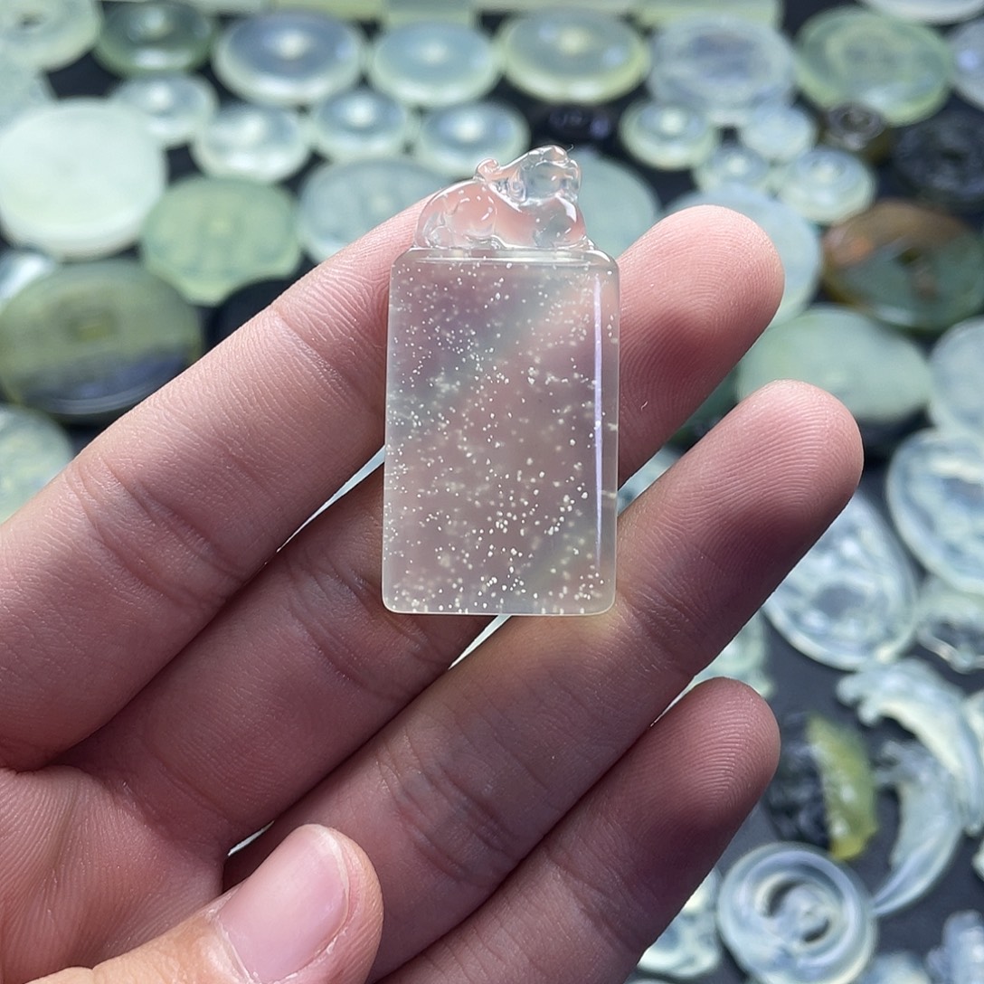 岫玉未镶嵌颈饰无事牌