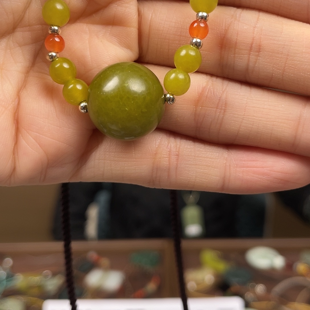 和田玉（糖玉）未镶嵌颈饰