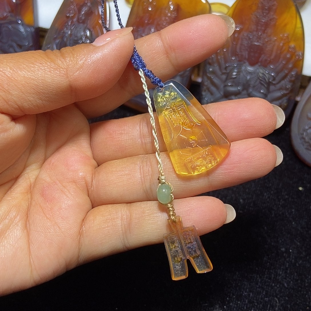 琥珀颈饰未镶嵌缅甸天然琥珀吊坠