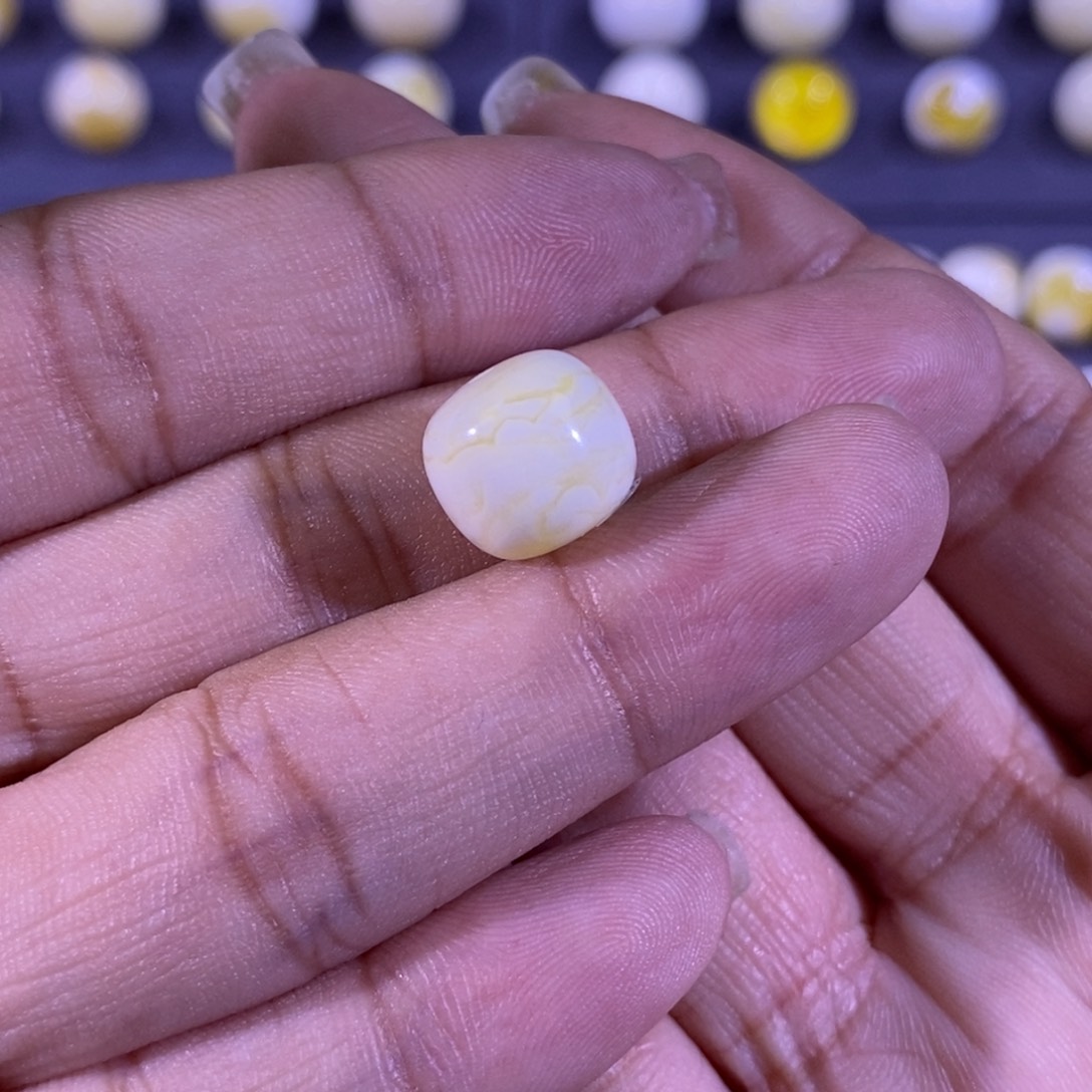 沧***宝琥珀未镶嵌珠宝奇石