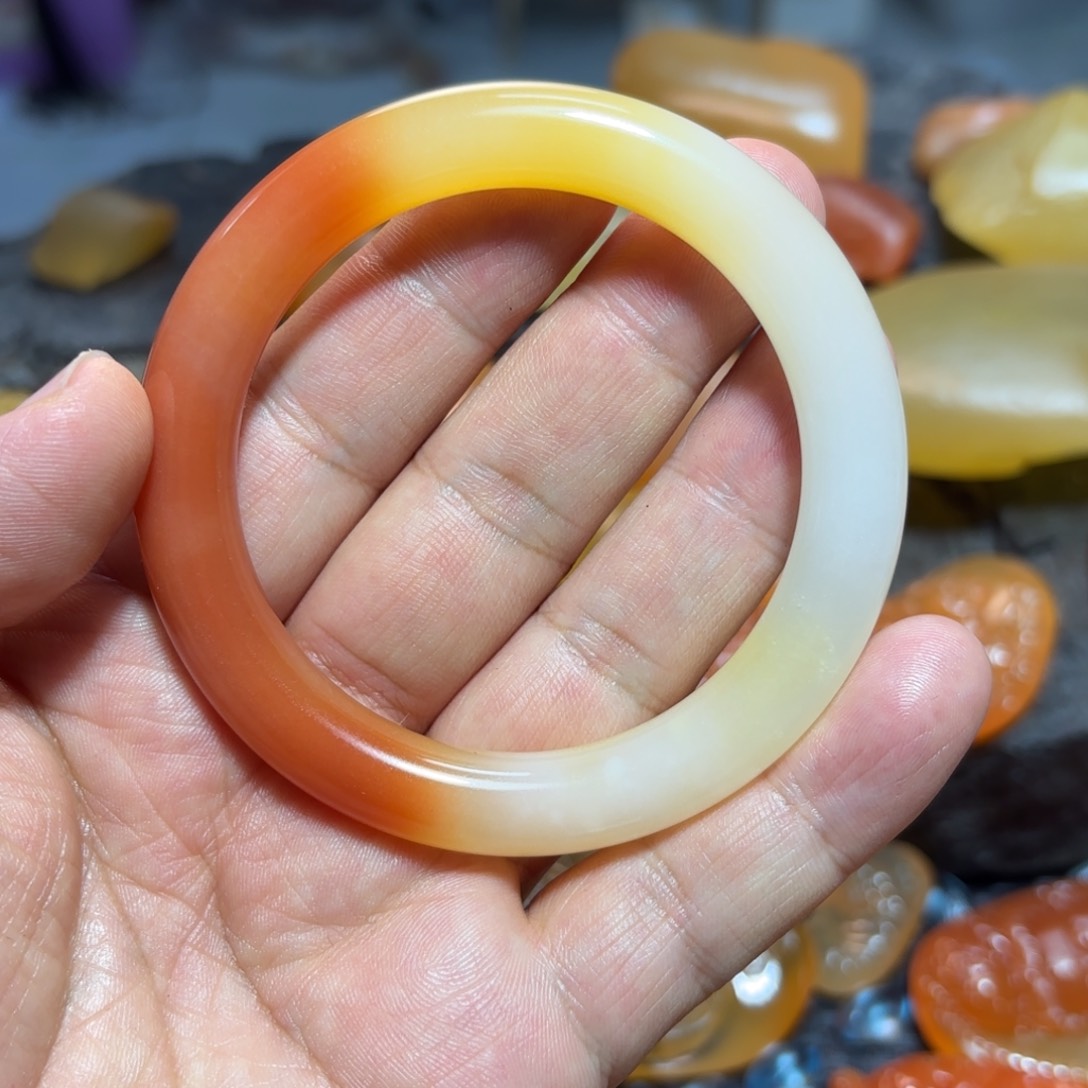 石英质玉手镯未镶嵌人**风