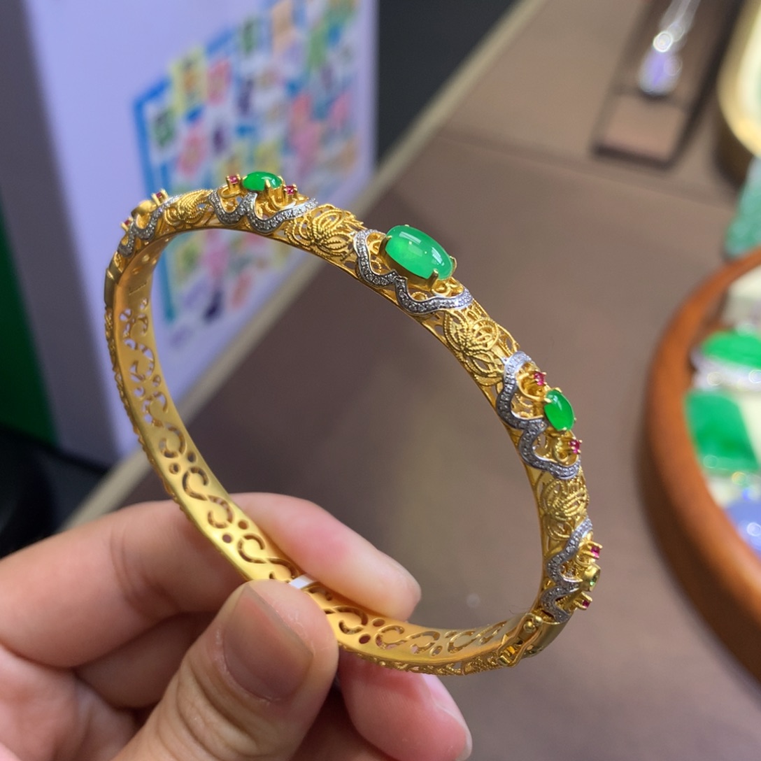 翡翠18K金镶嵌颈饰翡翠