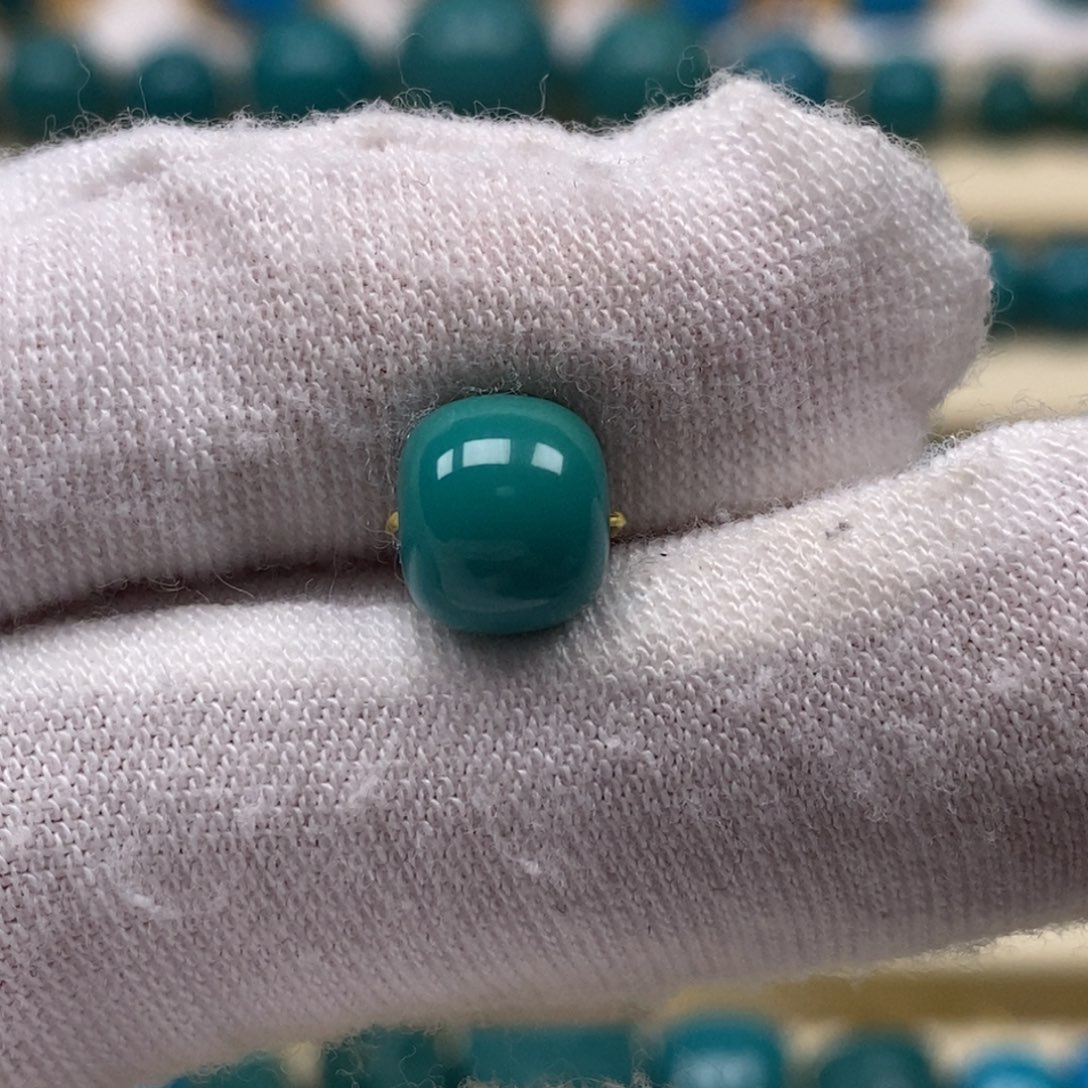 熊***娘绿松石未镶嵌珠宝奇石8.1mm
