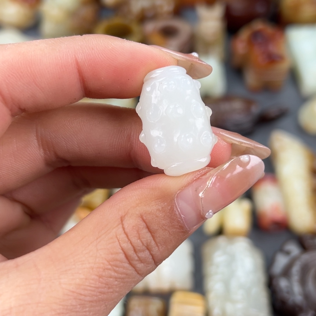 和田玉（糖玉）颈饰未镶嵌