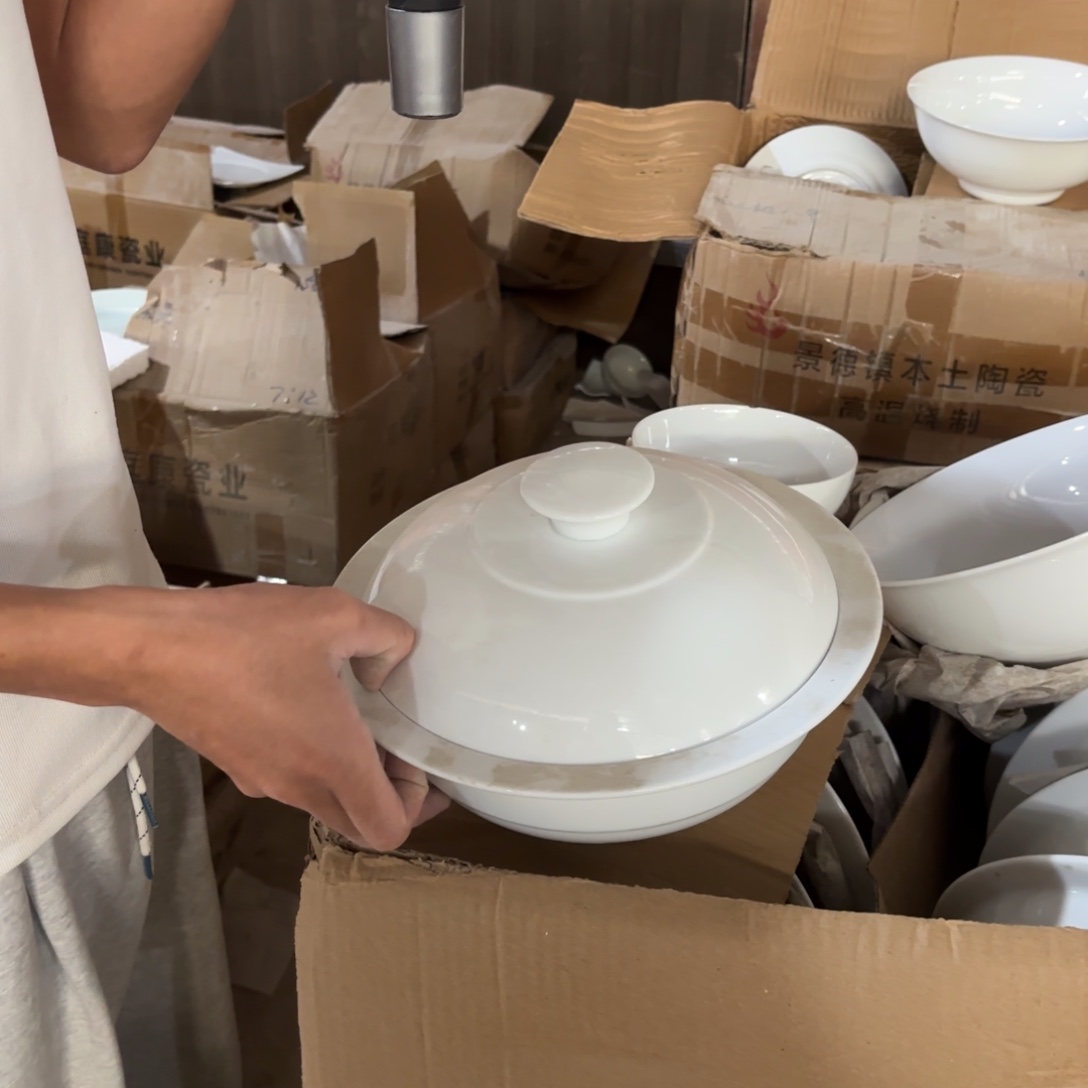 9英寸高白瓷汤煲带盖1只微瑕