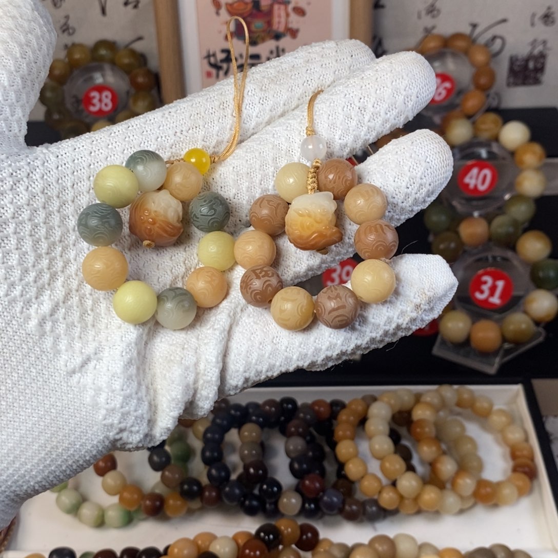 白玉菩提吊坠手机挂件