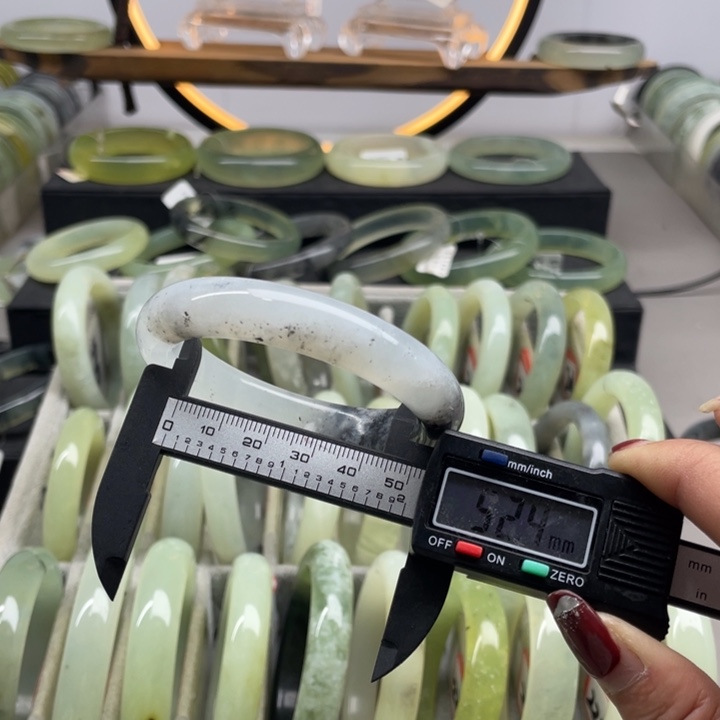 蛇纹石玉手镯未镶嵌233