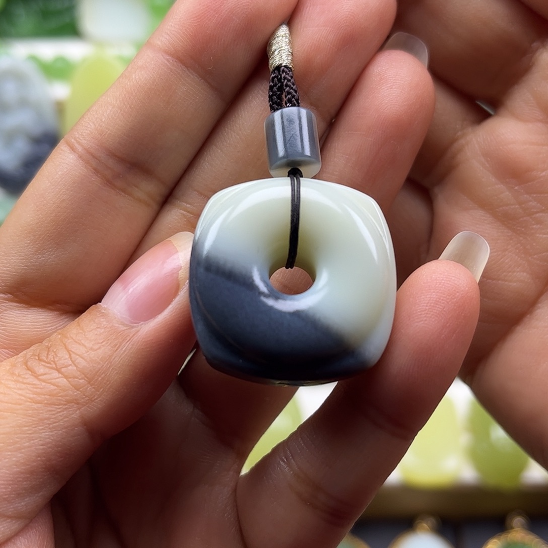 风***雨和田玉未镶嵌颈饰