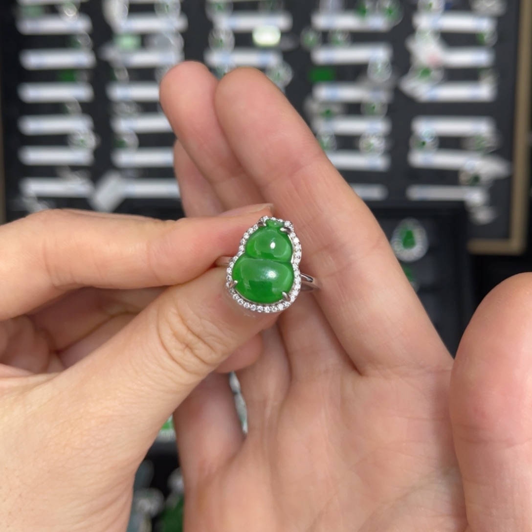 翡翠戒指银S925镶嵌翡翠戒指