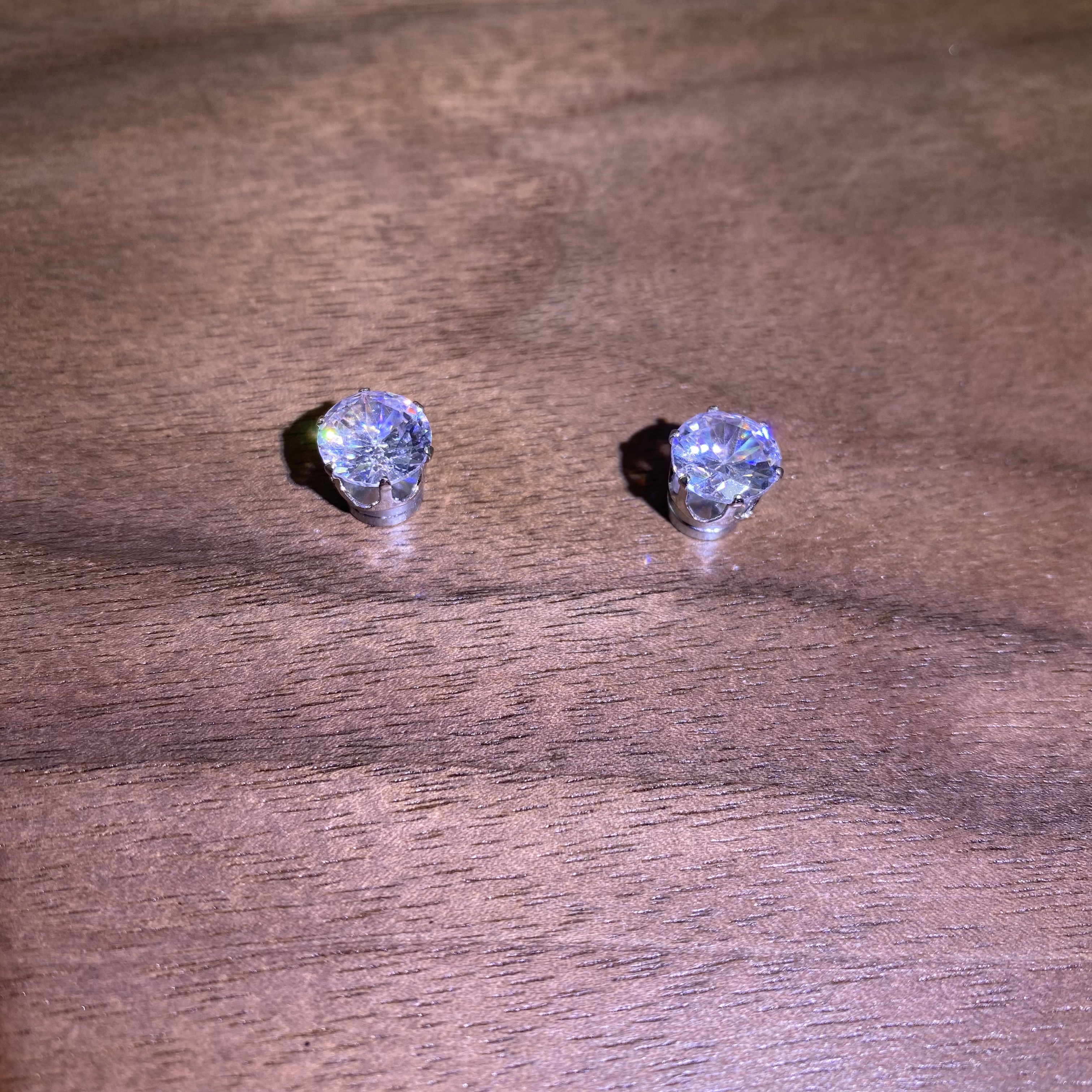 钛合金锆石耳饰 气质钛合金耳钉养耳洞精雕款式碗磁吸底锆石华子