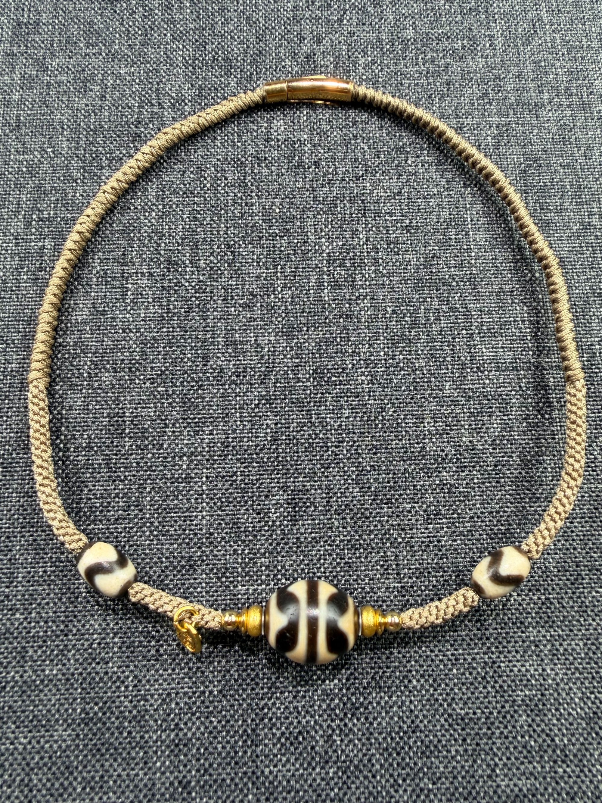 台珠天然玛瑙张奎复古牙黄全品无暇迖洛虎牙颈链