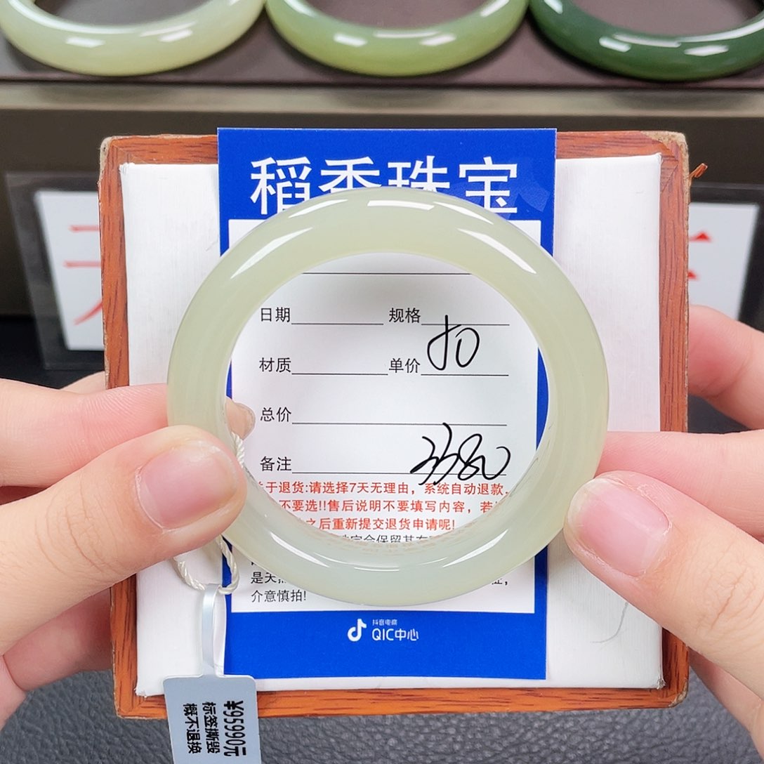 和田玉手镯未镶嵌
