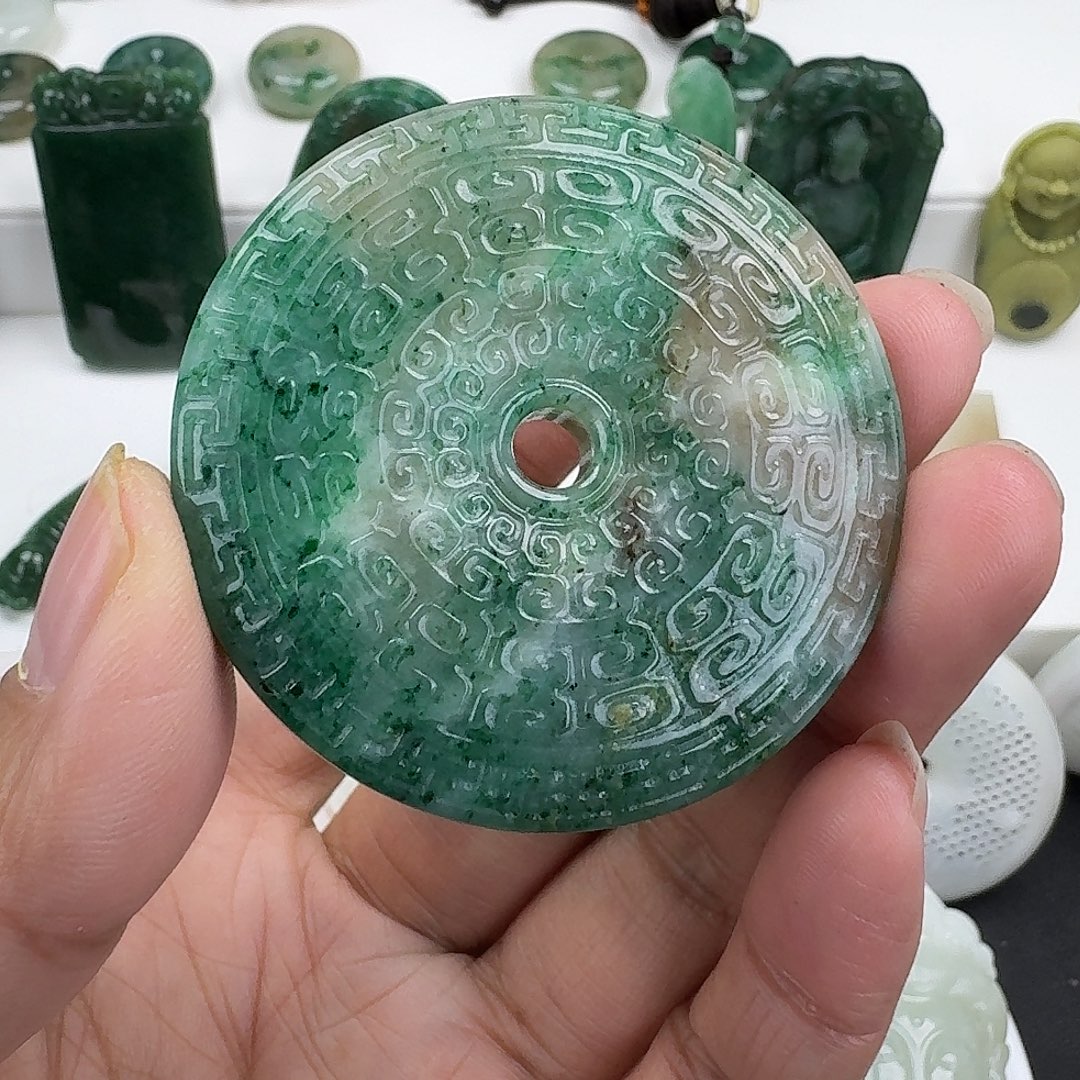 独山玉未镶嵌颈饰