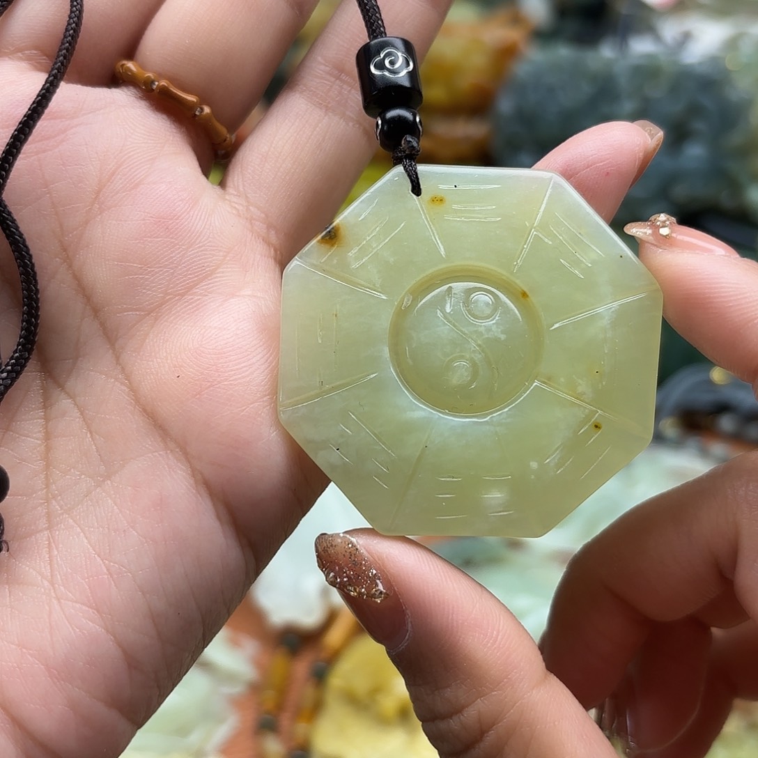 蛇纹石玉未镶嵌吊坠