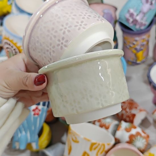 当场拍满15元发货不凑不发，花盆盆口不方不圆有针孔黑点是正常的，