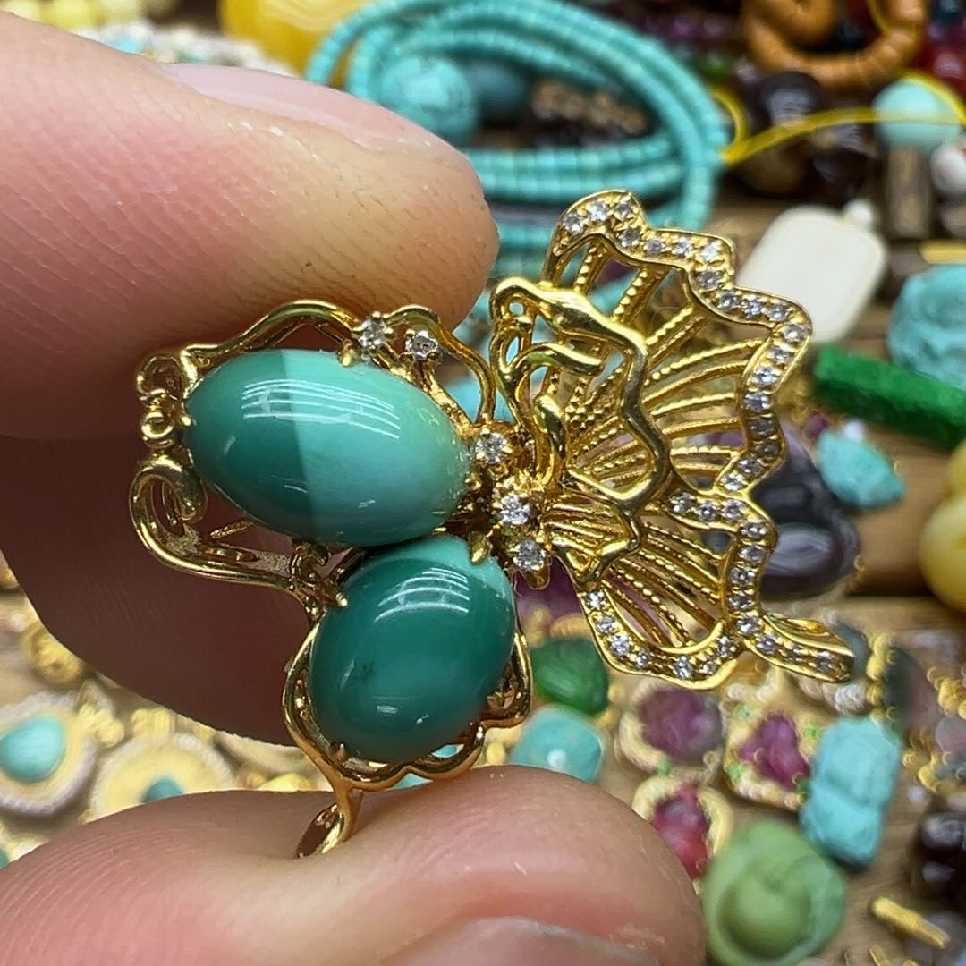 绿松石颈饰18K金镶嵌