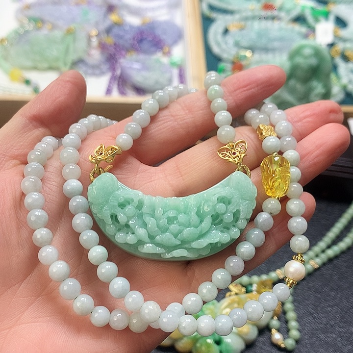 翡翠颈饰未镶嵌吊坠
