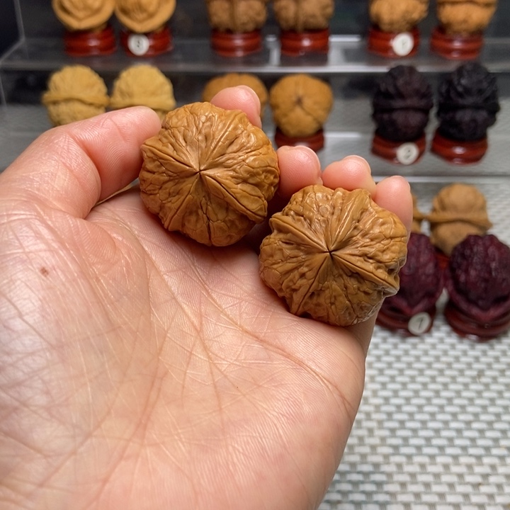 文玩核桃把件46聚宝四棱