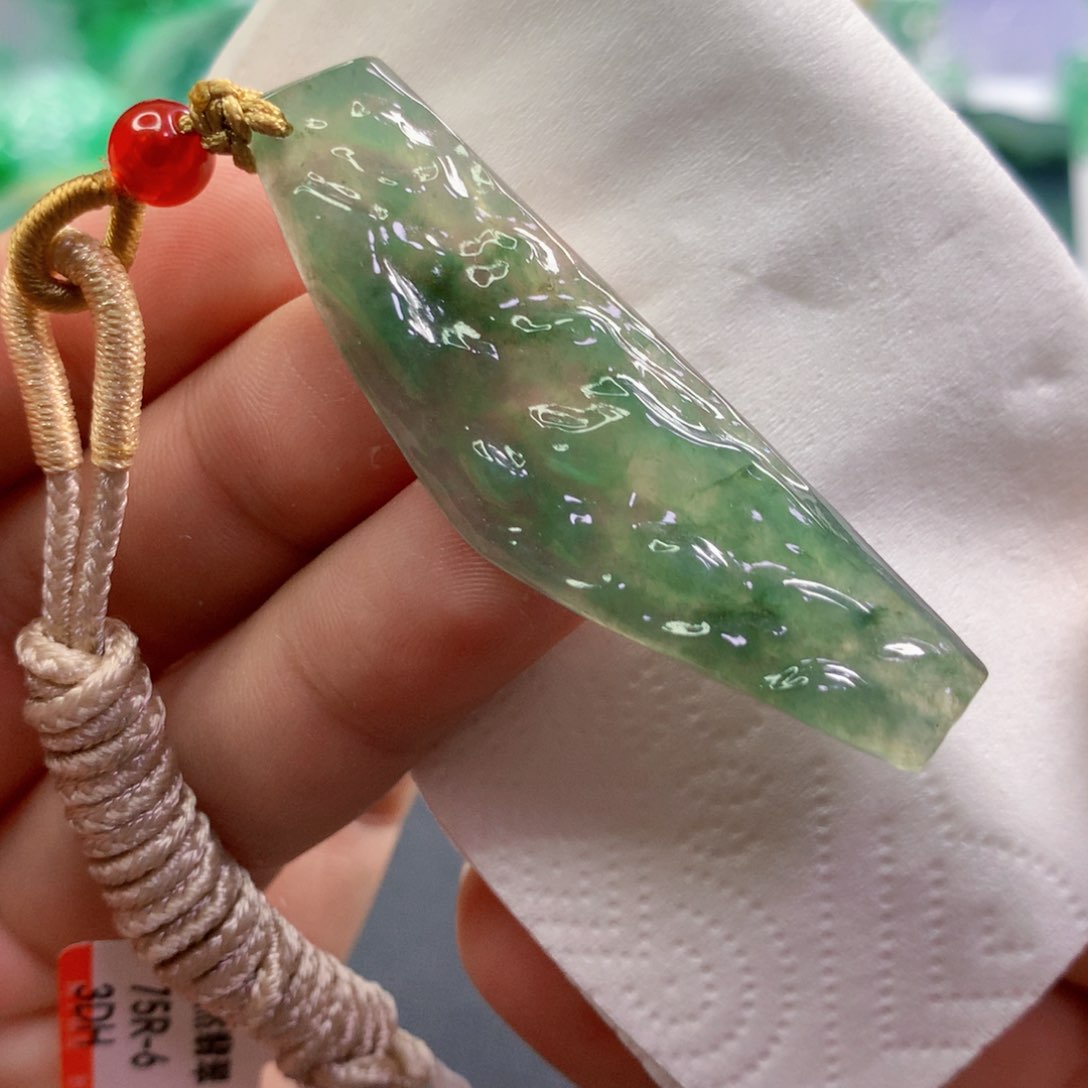 【闪购商品】翡翠吊坠(不含链)未镶嵌