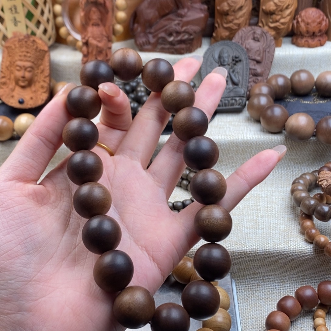 檀香木手串/手链迈索尔，老山檀，奶香1.8黑肉