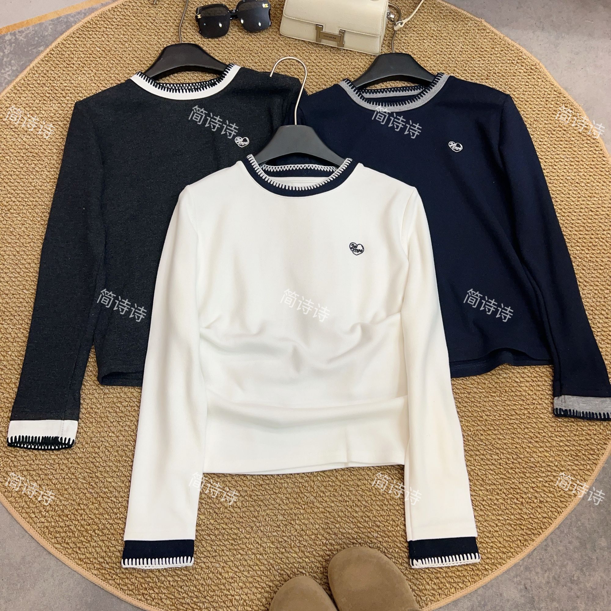 秋冬新款高级简约拼色圆领长袖慕斯绒T恤女加厚百搭钩花打底衫女