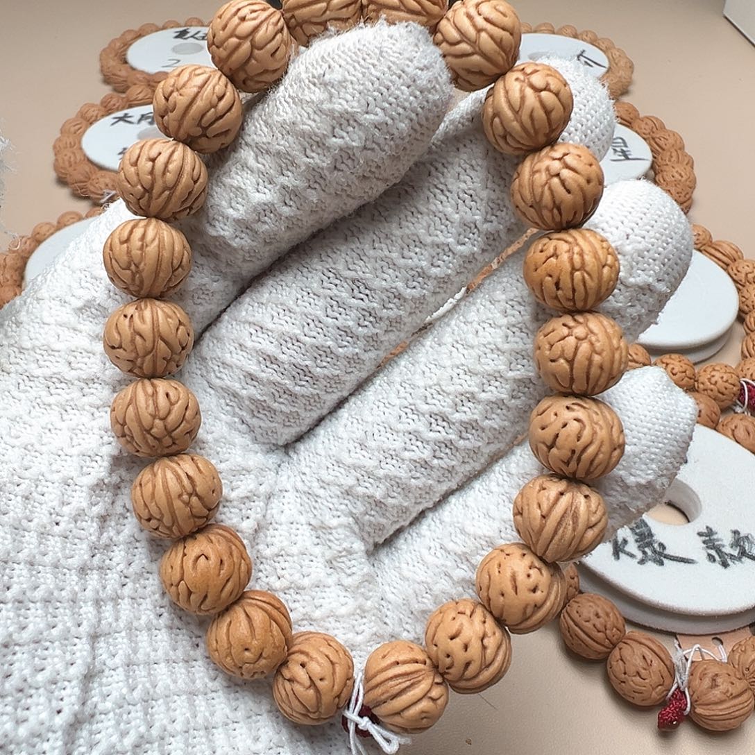 岁***)手串桃核大肠纹精品