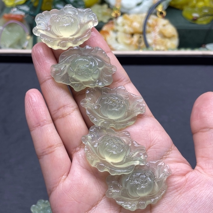 流***人蛇纹石玉合金颈饰