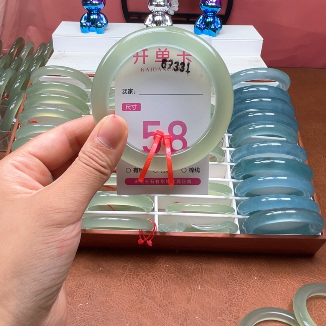 爱***活未镶嵌蛇纹石玉手镯