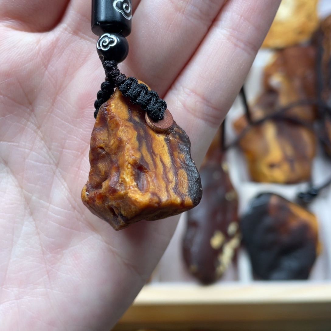 琥珀珠宝奇石未镶嵌