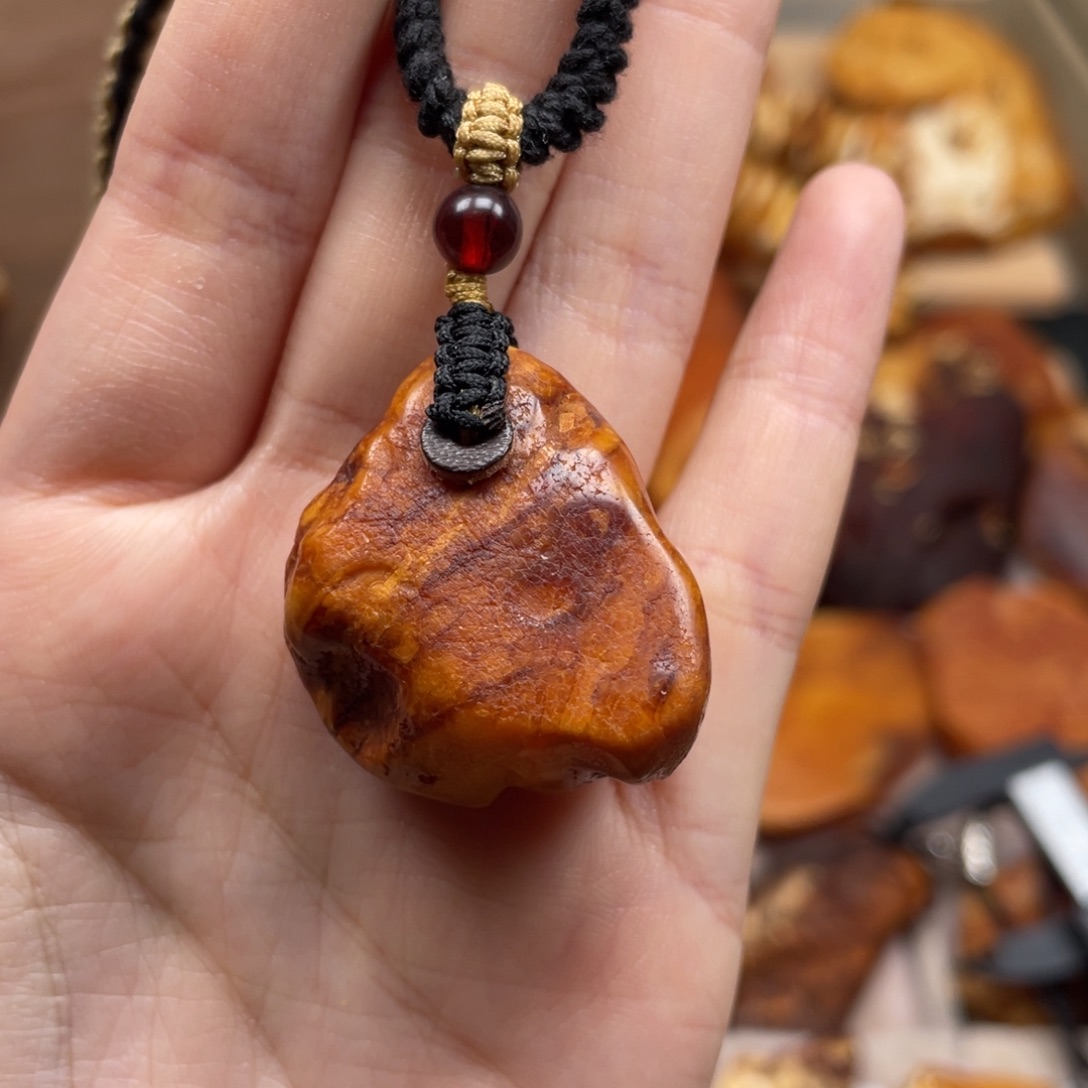 琥珀未镶嵌珠宝奇石