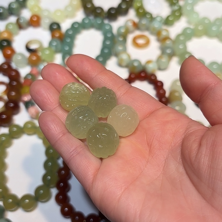 秋***3蛇纹石玉未镶嵌手串